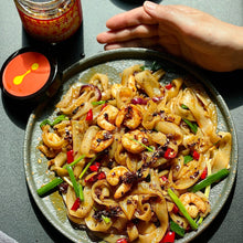 Load image into Gallery viewer, Crunchy Garlic Chili Crisp -SICHUAN CLASSIC 10.58 OZ