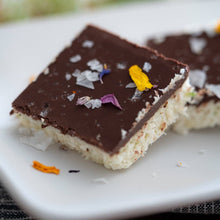 Load image into Gallery viewer, Classic Floral Garnishing Salt